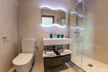 Vistazur studio bathroom, Rayol-Canadel France